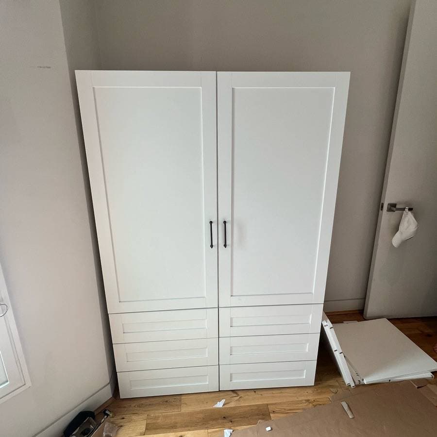 Wardrobe with Drawer System